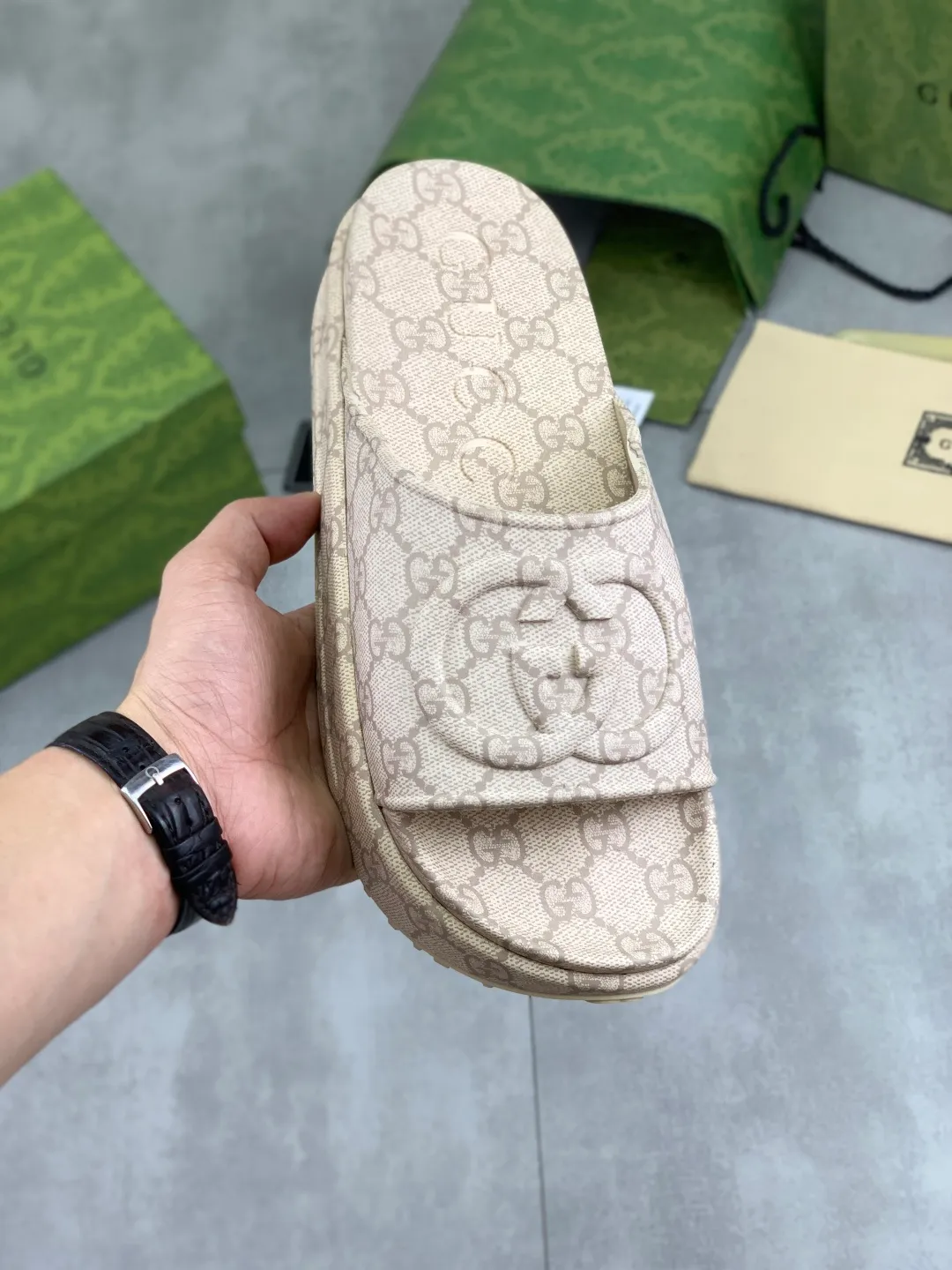 Men's Men's Shoes💰P380💰[New Style] High Version 🎁🎁🎁 GUCCI New Year of the Snake casual slippers, original official website, perfect workmanship, transmitting a kind of noble luxury, sublimating its definition of luxury in Gucci's high-end extraordinary craftsmanship. Original Gucci double G combination outsole, code number: 35-46, complete package